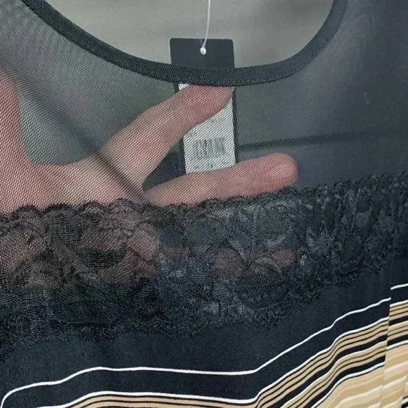 Laura Business Attire Tank Top w Stretch  and a Lace Panel Size 1X - Picture 4 of 8